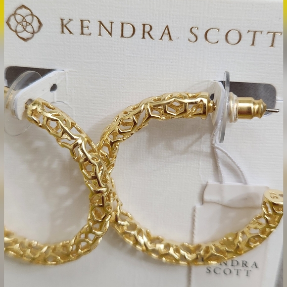 Kendra Scott Maggie Small Filigree Hoop Earring Gold NWT - Picture 4 of 10